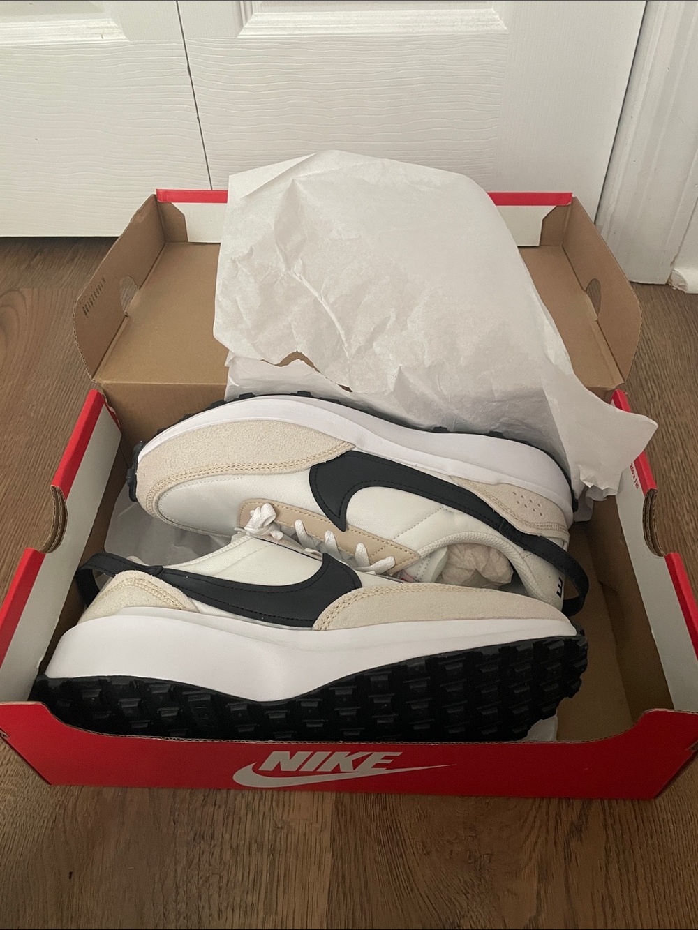 NIB Nike women’s waffle debut. Size 9.5. Sanddrift/black-phantom white colorway - Picture 11 of 13